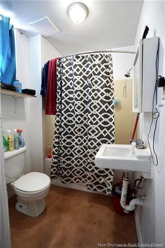 5 Dorchester St, Saint John, NB - Indoor Photo Showing Bathroom