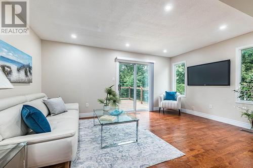2150 Hunt Crescent, Burlington, ON - Indoor Photo Showing Living Room