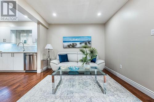 2150 Hunt Crescent, Burlington, ON - Indoor Photo Showing Other Room