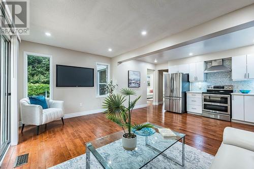 2150 Hunt Crescent, Burlington, ON - Indoor
