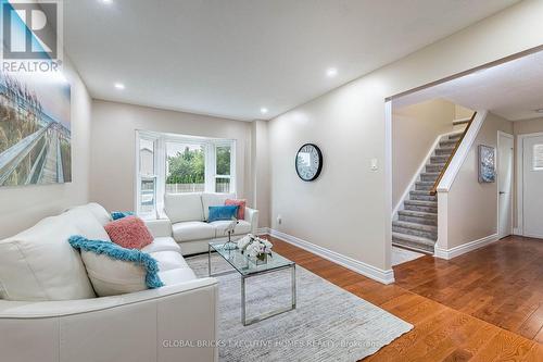 2150 Hunt Crescent, Burlington, ON - Indoor Photo Showing Living Room