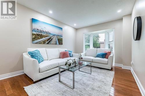 2150 Hunt Crescent, Burlington, ON - Indoor Photo Showing Living Room