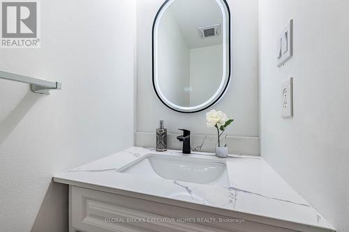 2150 Hunt Crescent, Burlington, ON - Indoor Photo Showing Bathroom