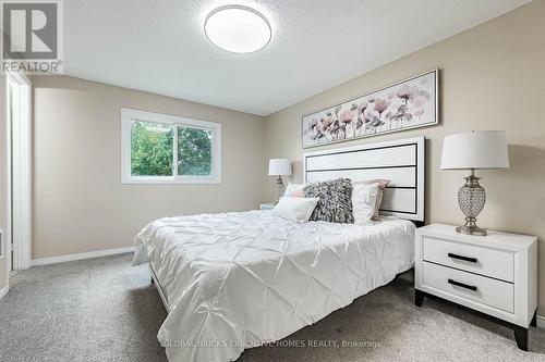 2150 Hunt Crescent, Burlington, ON - Indoor Photo Showing Bedroom