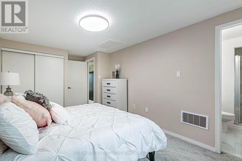 2150 Hunt Crescent, Burlington, ON - Indoor Photo Showing Bedroom