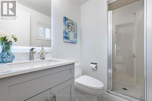 2150 Hunt Crescent, Burlington, ON - Indoor Photo Showing Bathroom