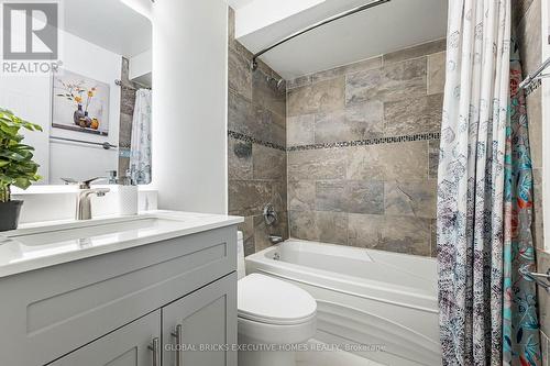 2150 Hunt Crescent, Burlington, ON - Indoor Photo Showing Bathroom