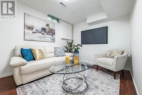 2150 Hunt Crescent, Burlington, ON - Indoor Photo Showing Living Room