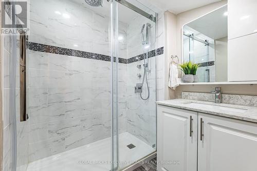 2150 Hunt Crescent, Burlington, ON - Indoor Photo Showing Bathroom