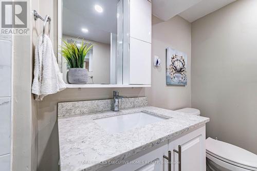 2150 Hunt Crescent, Burlington, ON - Indoor Photo Showing Bathroom