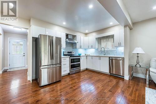 2150 Hunt Crescent, Burlington, ON - Indoor Photo Showing Kitchen With Stainless Steel Kitchen With Upgraded Kitchen