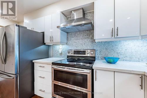 2150 Hunt Crescent, Burlington, ON - Indoor Photo Showing Kitchen