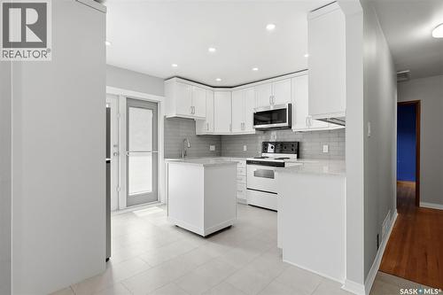 1631 Macpherson Avenue, Regina, SK - Indoor Photo Showing Kitchen