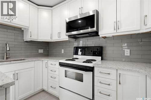 1631 Macpherson Avenue, Regina, SK - Indoor Photo Showing Kitchen