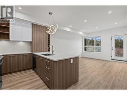 Kitchen & Dining - 