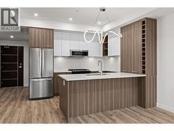 Kitchen & Dining - 