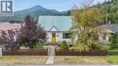 936 Thackeray Street  Warfield, BC V1R 2C2