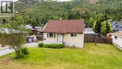 890 9TH Avenue Montrose, BC V0G 1P0