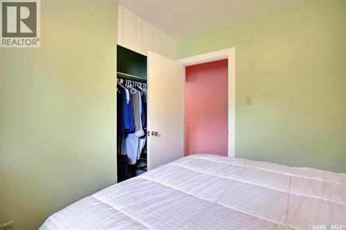 83 Woodward Avenue, Regina, SK - Indoor Photo Showing Bedroom