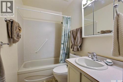 83 Woodward Avenue, Regina, SK - Indoor Photo Showing Bathroom