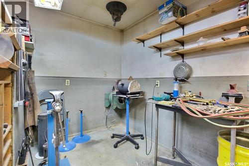 83 Woodward Avenue, Regina, SK - Indoor