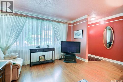 83 Woodward Avenue, Regina, SK - Indoor