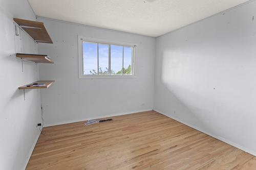 230 22 Avenue, Creston, BC - Indoor Photo Showing Other Room