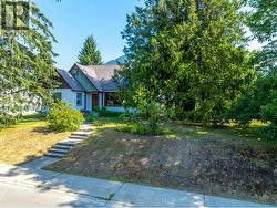 422 Ninth Street E Revelstoke, BC V0E 2S0