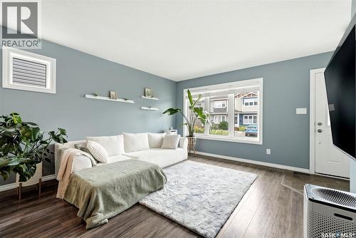 143 1920 7Th Avenue E, Regina, SK - Indoor Photo Showing Living Room