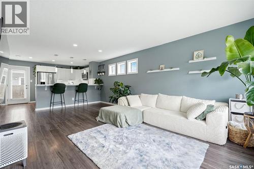 143 1920 7Th Avenue E, Regina, SK - Indoor Photo Showing Living Room