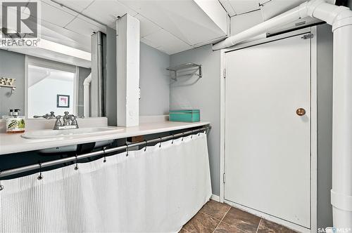 627 12Th Street E, Saskatoon, SK - Indoor Photo Showing Bathroom