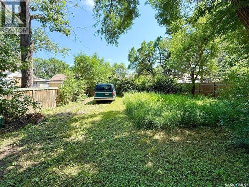 1117 Hartney Avenue, Weyburn, SK - Outdoor