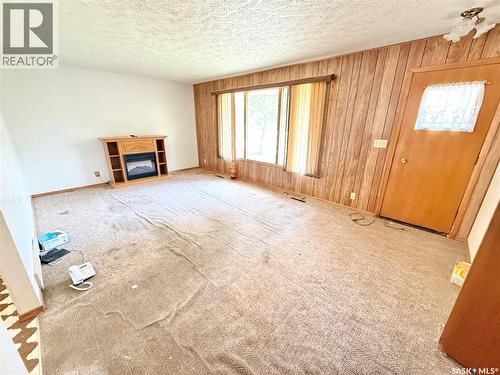 1117 Hartney Avenue, Weyburn, SK - Indoor With Fireplace