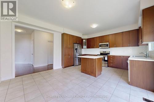 1533 Devine Point, Milton, ON - Indoor Photo Showing Kitchen
