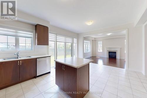 1533 Devine Point, Milton, ON - Indoor Photo Showing Kitchen With Double Sink