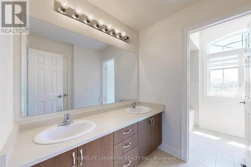 1533 Devine Point, Milton, ON - Indoor Photo Showing Bathroom
