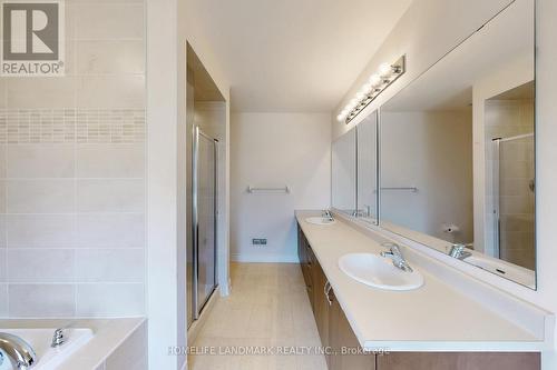 1533 Devine Point, Milton, ON - Indoor Photo Showing Bathroom