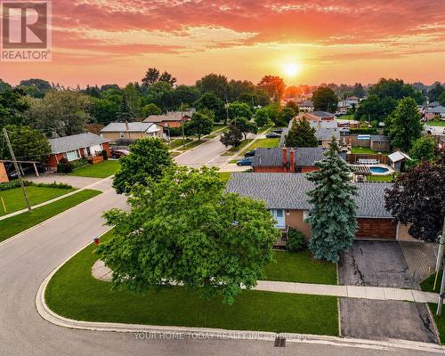 22 NORTON CRESCENT  Halton Hills, ON L7G 1N2