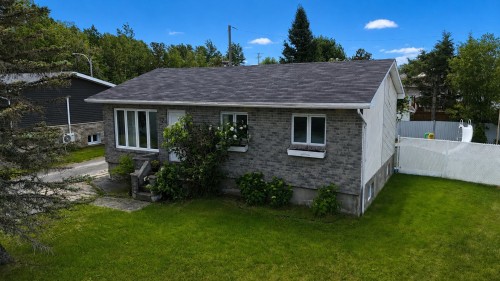 12 Rue Massicotte  Amos, QC J9T 2X3