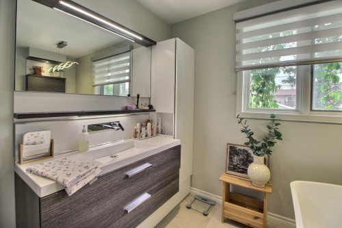 Salle de bains - 12 Rue Massicotte, Amos, QC - Indoor Photo Showing Other Room