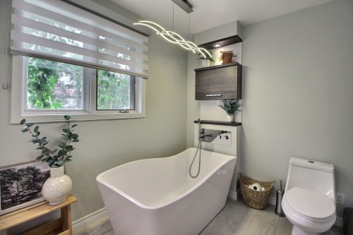 Salle de bains - 12 Rue Massicotte, Amos, QC - Indoor Photo Showing Bathroom