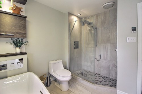 Salle de bains - 12 Rue Massicotte, Amos, QC - Indoor Photo Showing Bathroom