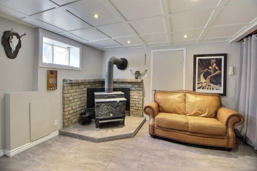 Salle familiale - 12 Rue Massicotte, Amos, QC - Indoor With Fireplace