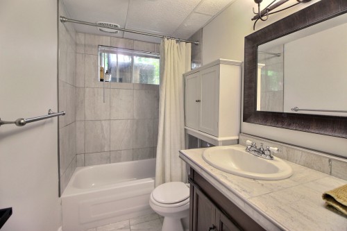 Salle de bains - 12 Rue Massicotte, Amos, QC - Indoor Photo Showing Bathroom