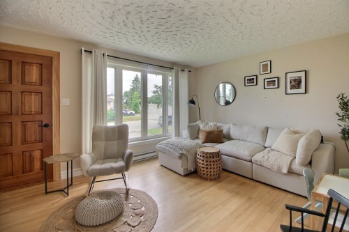 Salon - 12 Rue Massicotte, Amos, QC - Indoor Photo Showing Living Room