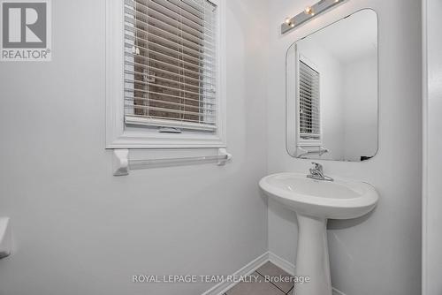 323 Freedom Private, Ottawa, ON - Indoor Photo Showing Bathroom