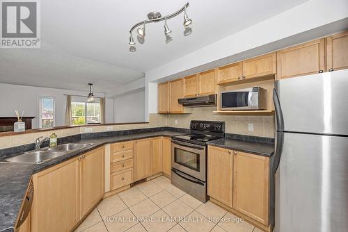 323 Freedom Private, Ottawa, ON - Indoor Photo Showing Kitchen With Double Sink