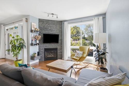 Living Room - 202-4785 Rue Messier, Montréal (Le Plateau-Mont-Royal), QC - Indoor Photo Showing Living Room With Fireplace