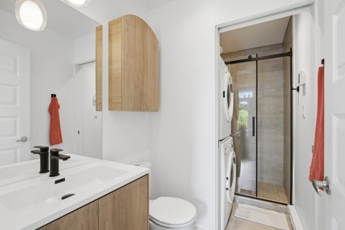 Bathroom - 202-4785 Rue Messier, Montréal (Le Plateau-Mont-Royal), QC - Indoor Photo Showing Bathroom