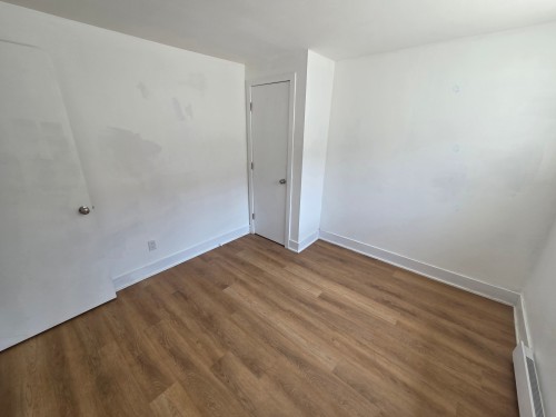 Chambre à coucher - 1-2870 Rue Aubry, Montréal (Mercier/Hochelaga-Maisonneuve), QC - Indoor Photo Showing Other Room